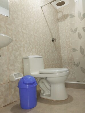 Bathroom - Hostal TOSCANO SUITES  (El Tambo)