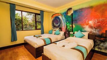 Escritorio y espacio para trabajar con laptop