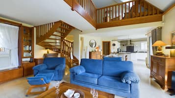 Televisie en een open haard