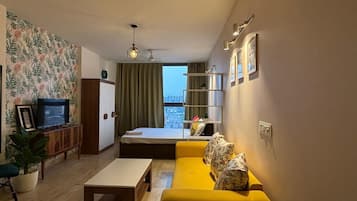 1 bedroom, desk, iron/ironing board, WiFi