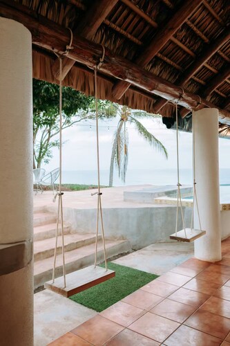 Spacious 3-Bedroom Villa at Bahia Dorada – Breathtaking 180°+ Ocean Views & WiFi