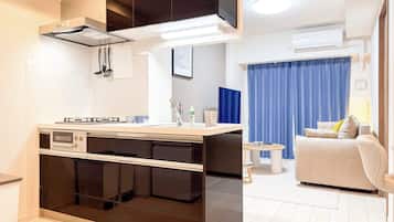 Coffee/tea maker, fridge, microwave, electric kettle
