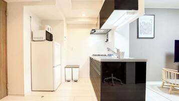 Fridge, microwave, coffee/tea maker, electric kettle