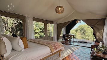 King Retreat | Individually furnished, laptop workspace, free WiFi, bed sheets