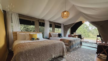 Chambre Classique avec lits jumeaux, vue jardin | Ameublement personnalisé, espace de travail pour ordinateur portable