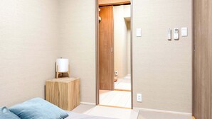 2 bedrooms, desk, iron/ironing board, WiFi - Triphome Sugamo 2024 New 3 mins 2 stations 15 (Toshima City)