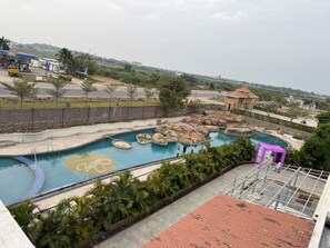 Outdoor pool - Lords Hrim Akshara Resort (Mudhol)