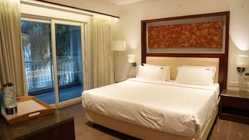 Chambre Premium, balcon, vue jardin | Literie de qualité supérieure, bureau, rideaux occultants