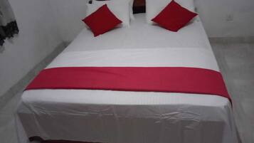2 chambres, fer et planche Ă  repasser, Wi-Fi, draps fournis