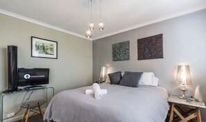1 bedroom, desk, iron/ironing board, WiFi