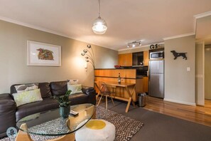 Interior - Surry Hills with views, pool gym plus parking (Sydney)