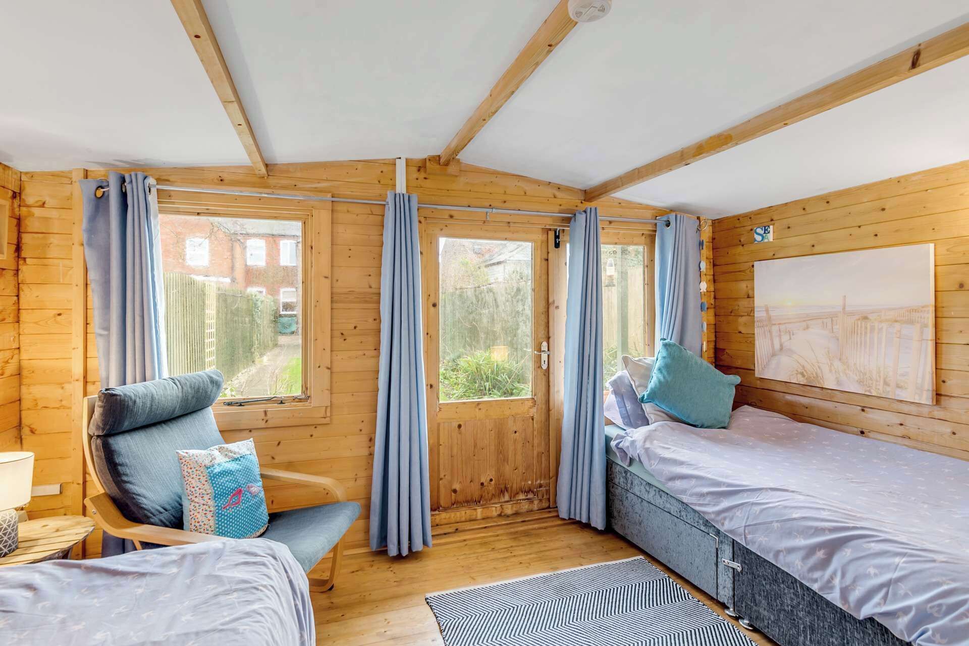 2 slaapkamers, een strijkplank/strijkijzer, reisbedje, wifi