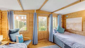 2 slaapkamers, een strijkplank/strijkijzer, reisbedje, wifi