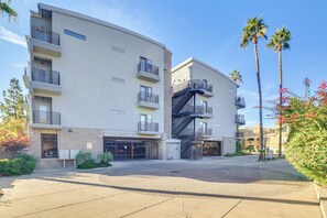 Exterior - < 1 Mi to Biltmore Fashion Park: Condo w/ Pool! (Phoenix)