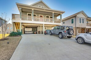 Property grounds - Walk to Beach: Apt w/ Private Hot Tub! (Kill Devil Hills)