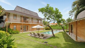 A two-story house with a swimming pool, a covered patio, and a well-maintained lawn. - Alea Estate by Villa Finder (Kerobokan)
