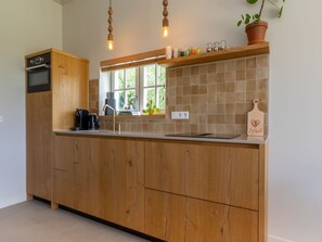 Réfrigérateur, micro-ondes, lave-vaisselle, grille-pain