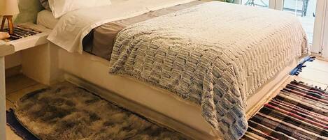 1 slaapkamer, een strijkplank/strijkijzer, internet, beddengoed