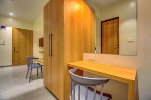 Deluxe Double Room | Wardrobe