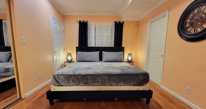 3 bedroom private guest suite by Mr C Hotel, Safe A+ area with Patio, WiFi, TV