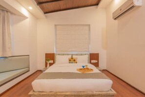 Egyptian cotton sheets, premium bedding, memory-foam beds, minibar - tusker trail corbett  (Ramnagar)