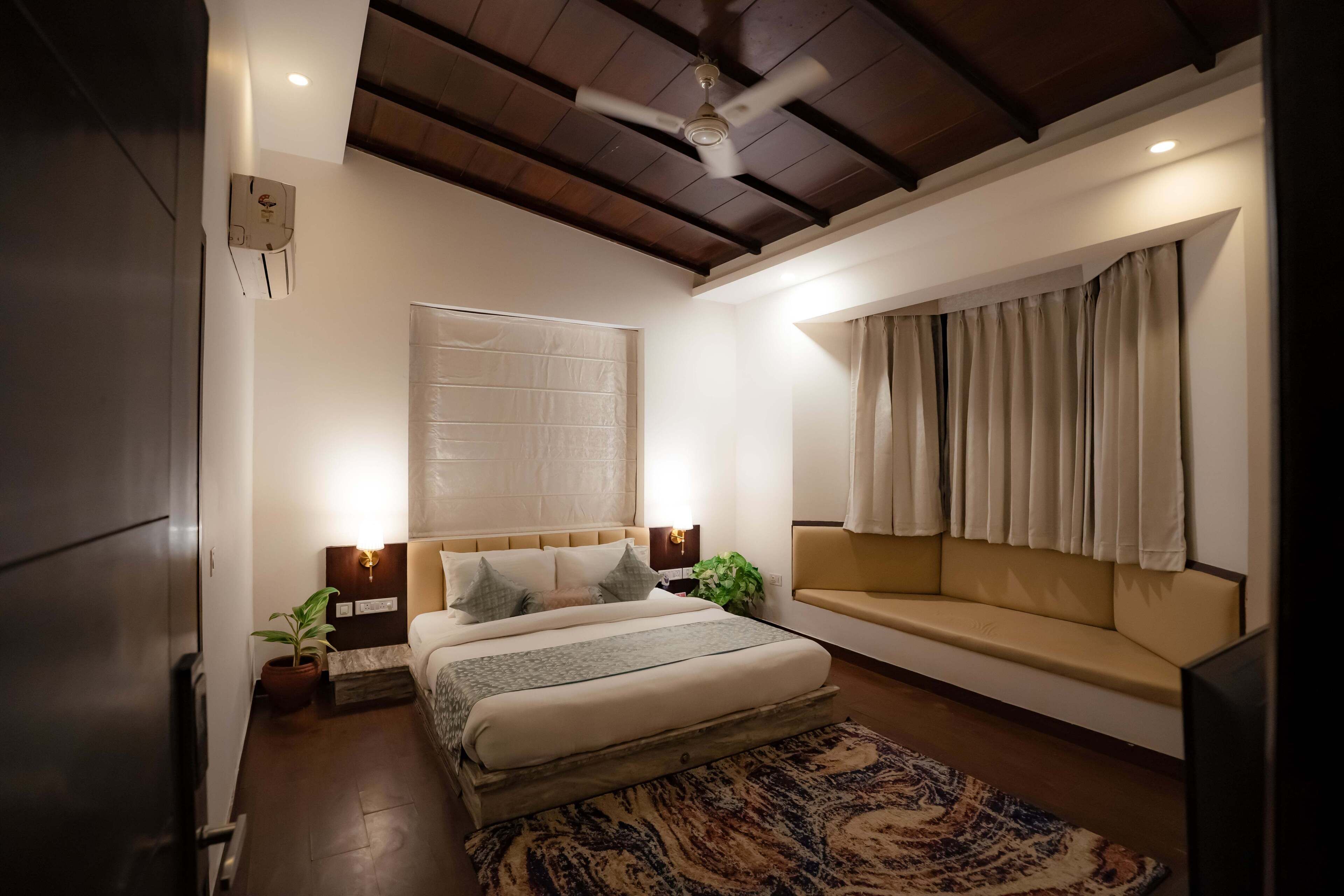 Tusker family cottage | Egyptian cotton sheets, premium bedding, memory foam beds, minibar