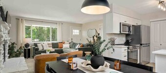 Exquisite Single Level Retreat on Half-Acre, All New Decor and Furnishing, Pet Friendly, Open Layout