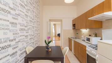Family Apartment, 1 Bedroom, Non Smoking, Garden View | Private kitchen