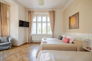 Apartamento família, 2 quartos, para não fumantes, vista para a cidade | Roupas de cama antialérgicas, edredons de pluma, frigobar