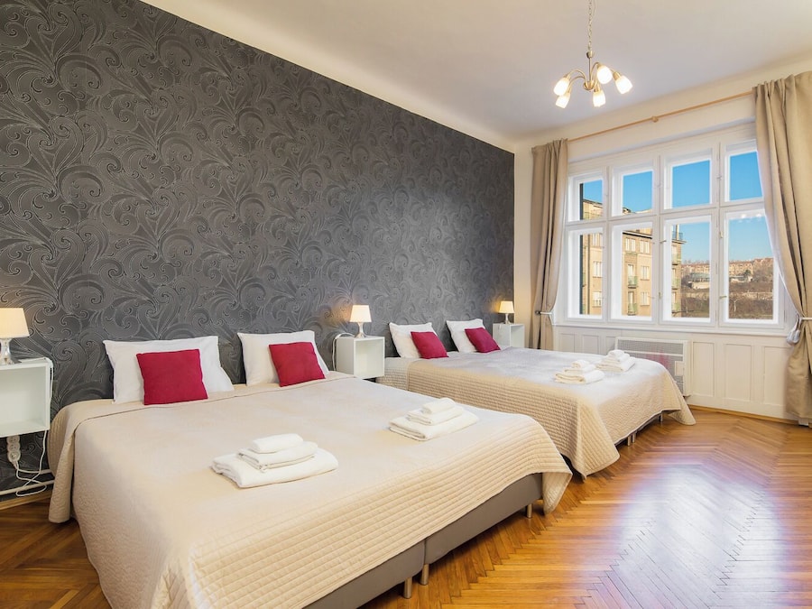 Family Apartment, 1 Bedroom, Non Smoking, Garden View | Hypo-allergenic bedding, down duvets, minibar, in-room safe