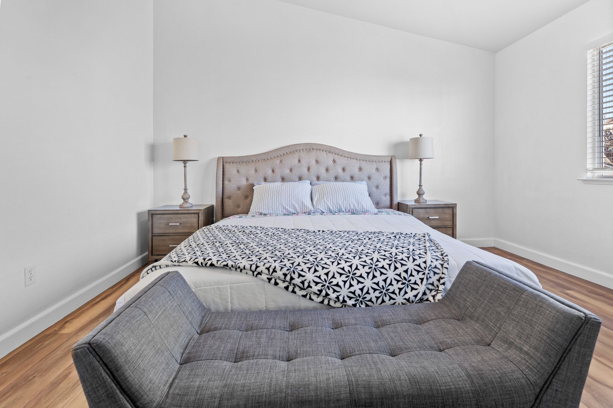 4 makuuhuonetta, silitysrauta/-lauta, Wi-Fi, vuodevaatteet