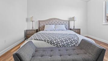 4 makuuhuonetta, silitysrauta/-lauta, Wi-Fi, vuodevaatteet