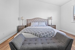 4 bedrooms, iron/ironing board, WiFi, bed sheets