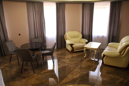 小型套房 | 隔音、免费 WiFi