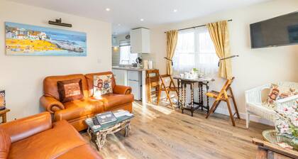 Host Stay Two Hoots Chalet