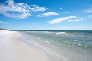 Beach nearby - Be the First to Stay in THE NEWEST Luxury $2mil Beach House! (Miramar Beach)