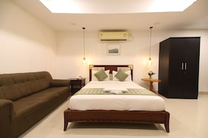 Superior Room, City View | Premium bedding, desk, laptop workspace, soundproofing