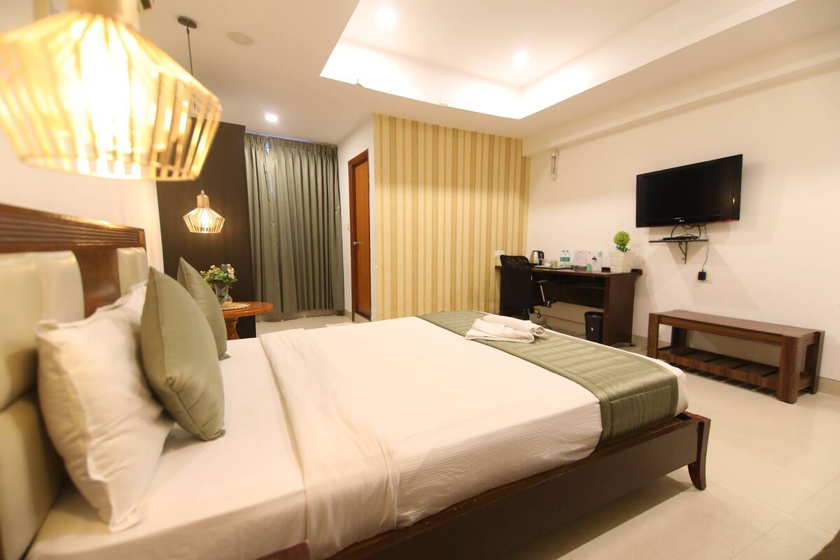 Superior Room, City View | Premium bedding, desk, laptop workspace, soundproofing