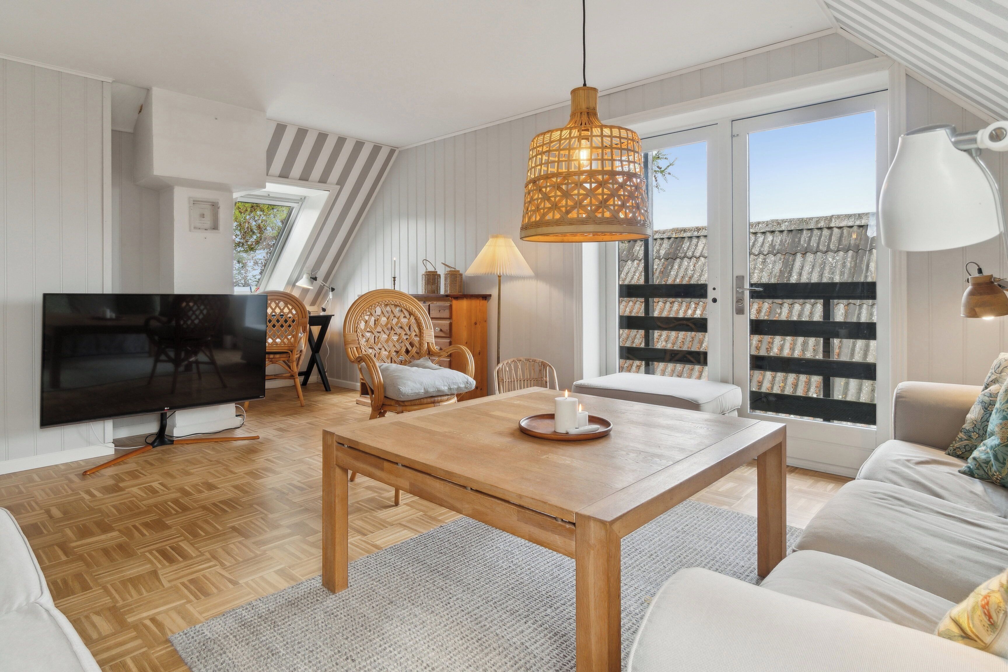 TV, fireplace, stereo