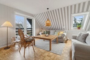 Fernseher, Kamin, Stereoanlage