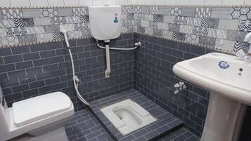 Towels, soap, shampoo, toilet paper