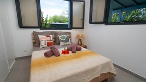 3 habitaciones, tabla de planchar con plancha, wifi y ropa de cama