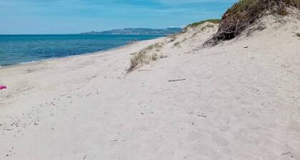 Private villa with garden 100 steps from the beach!