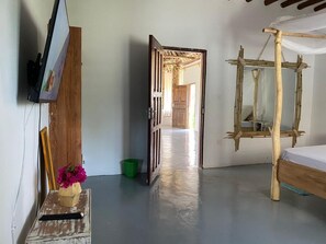 ห้องดีลักซ์สวีท, วิวสวนหย่อม | พื้นที่ทำงานแบบใช้แล็ปท็อป, เตารีด/โต๊ะรีดผ้า, Wi-Fi ฟรี