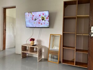 Deluxe Suite, Courtyard View | Laptop workspace, iron/ironing board, free WiFi - MUMBI VILLA WATAMU (Watamu)