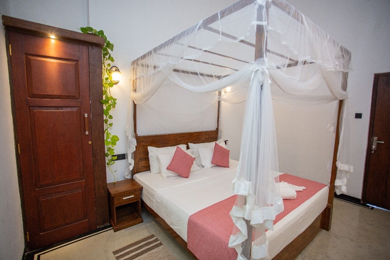 Bureau, espace de travail pour ordinateur portable, Wi-Fi gratuit