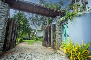 Front of property - Sleeperwood Villa (Unawatuna)