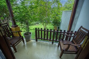 Deluxe tweepersoonskamer, 1 tweepersoonsbed, balkon, uitzicht op tuin | Uitzicht vanuit accommodatie