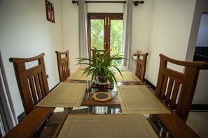 Living area - Sleeperwood Villa (Unawatuna)