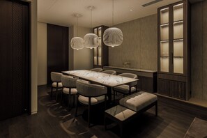 奢华套房 | 客房内用餐